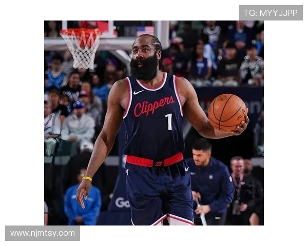 哈登挡拆吸引防守提升组织效率，助队关键时刻拉开比分